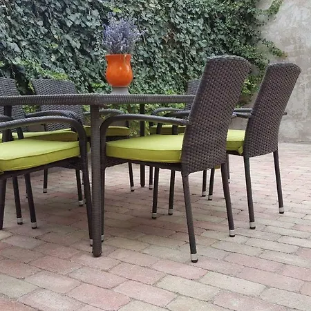 Apartment Jooremenyseg Vendeghaz Siklos