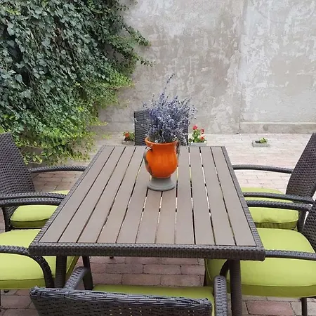 Jooremenyseg Vendeghaz * Siklos