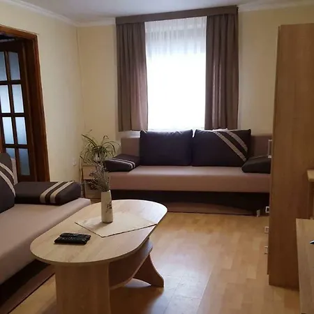 Jooremenyseg Vendeghaz * Siklos