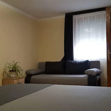 Jooremenyseg Vendeghaz * Siklós