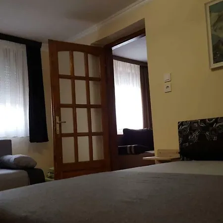 Jooremenyseg Vendeghaz Lägenhet